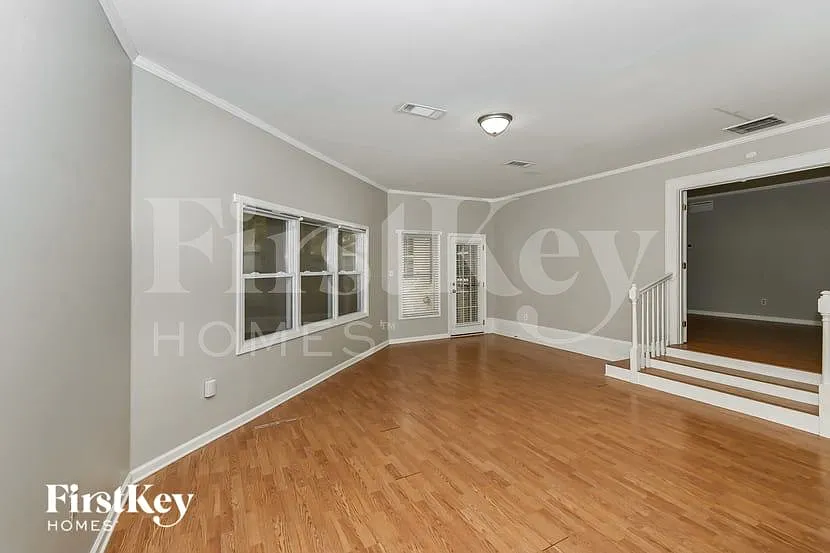 4 bed, 2.5 bath, 2084 sqft, $1,880 — Photo 3