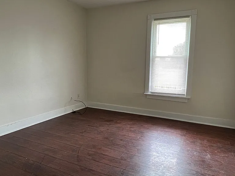 1601 NW Bell Ave — Photo 5
