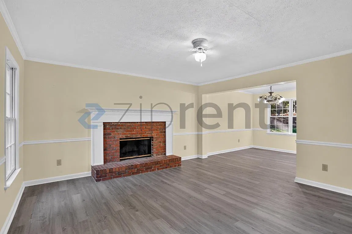 4 bed, 2.5 bath, 1800 sqft, $2,218 — Photo 2