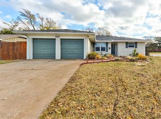9800 Lancet Ln, Village, OK 73120