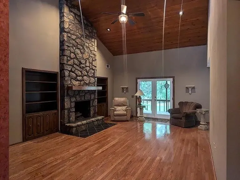54 Carol Ln — Photo 6