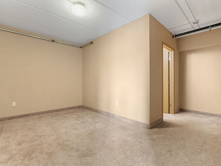 E Street Flats - Student Housing — Photo 62