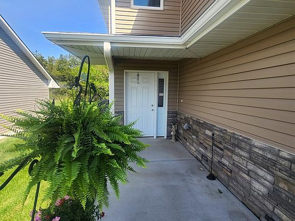 2nd image of 2612 Market Ln