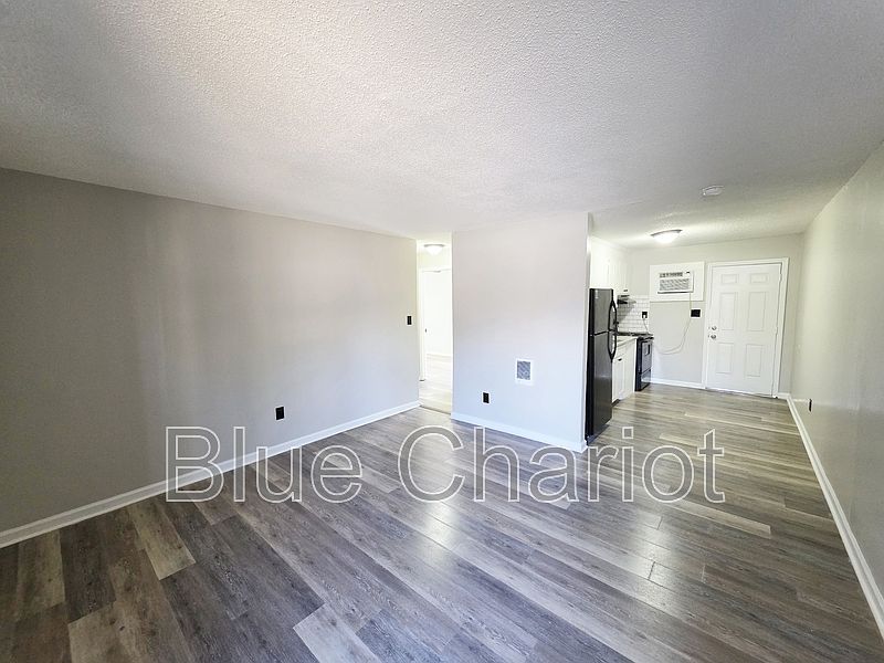 1st image of 421 Cascade Ave #D