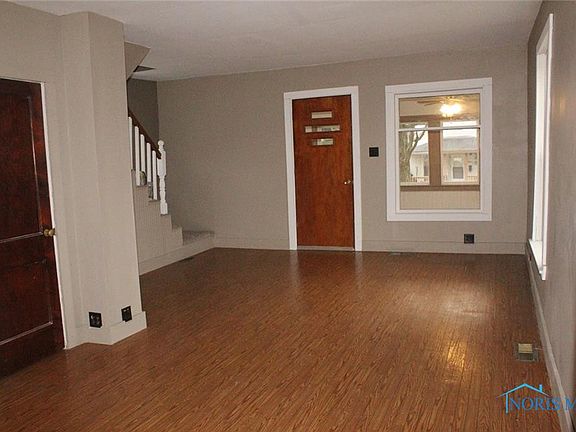 5th image of 411 Weaver St