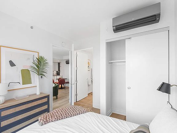 5th image of 10-25 Jackson Ave #8B
