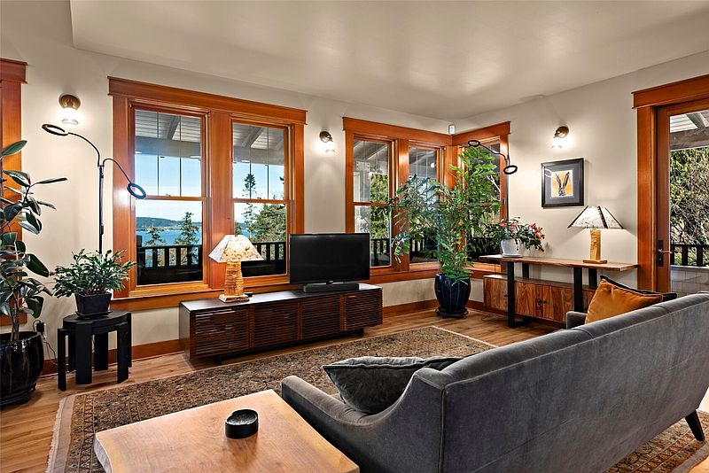 5th image of 631 Maple Heights Road