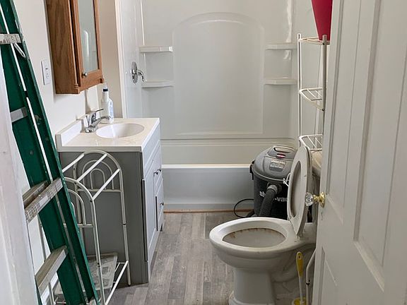 2nd image of 2047 Magnolia Ave