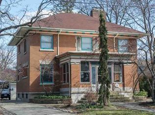 715 N Spring St, Elgin, IL 60120