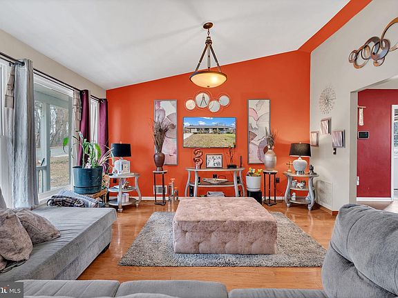 3rd image of 9104 Trumps Hill Rd