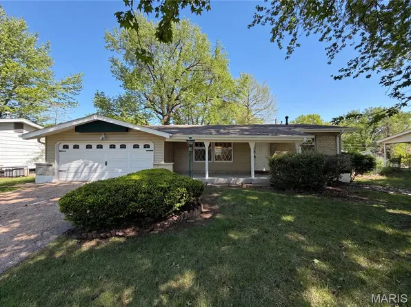 1321 Petite Dr, Saint Louis, MO 63138