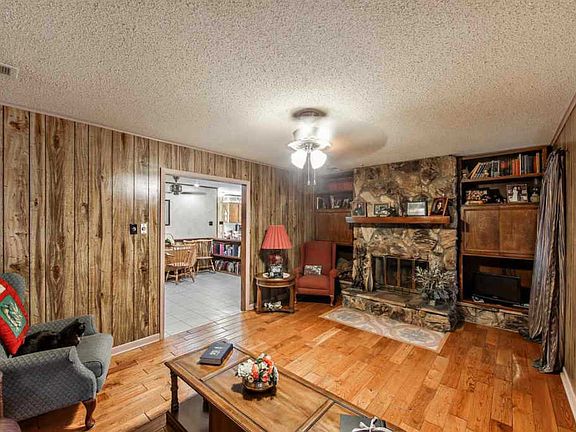 5th image of 212 Oakview Dr