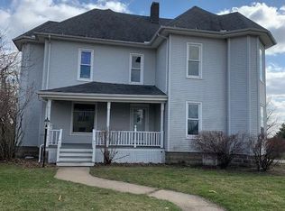 327 1st St, Bradford, IL 61421