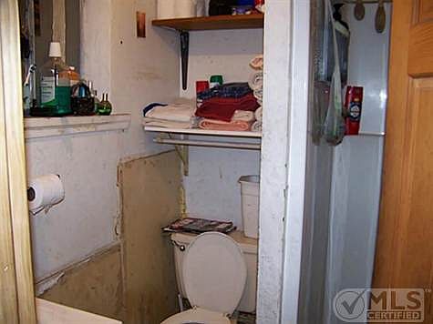 3rd image of 103 W Pine St