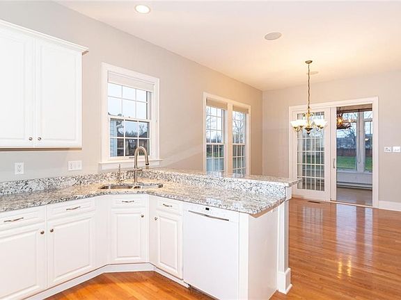 4th image of 8068 Clymer Ln