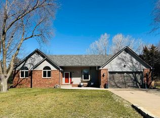 4010 Meadow Ridge Ln, Hutchinson, KS 67502