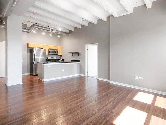 5th image of 4015 N Milwaukee Ave Unit 202