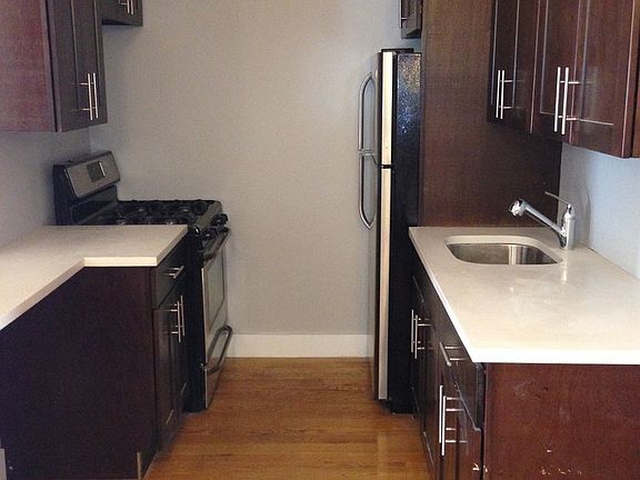 3rd image of 1075 Dekalb Ave #2
