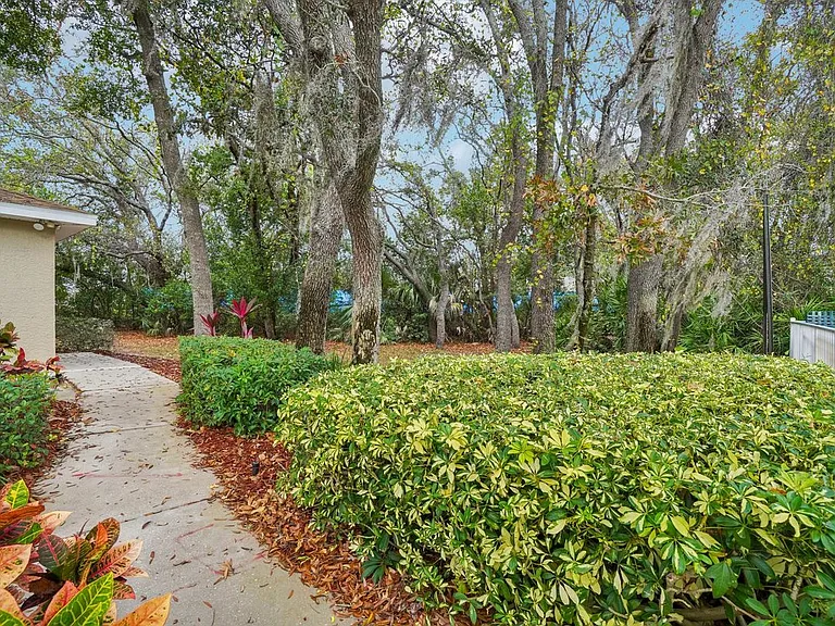2243 Andover Cir — Photo 44