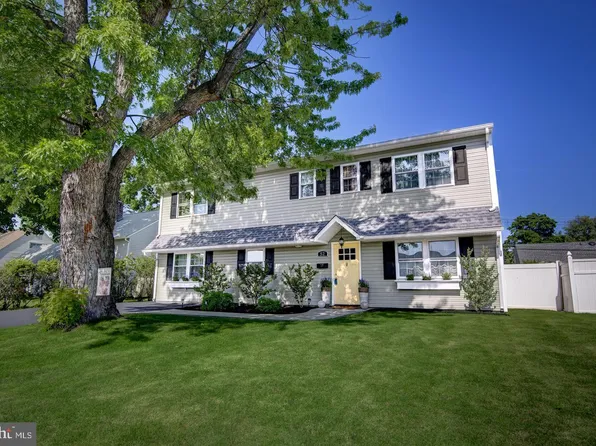 52 Nicklehill Ln, Levittown, PA 19054