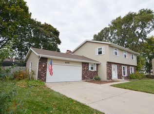 1070 Polly Ct, Elgin, IL 60120