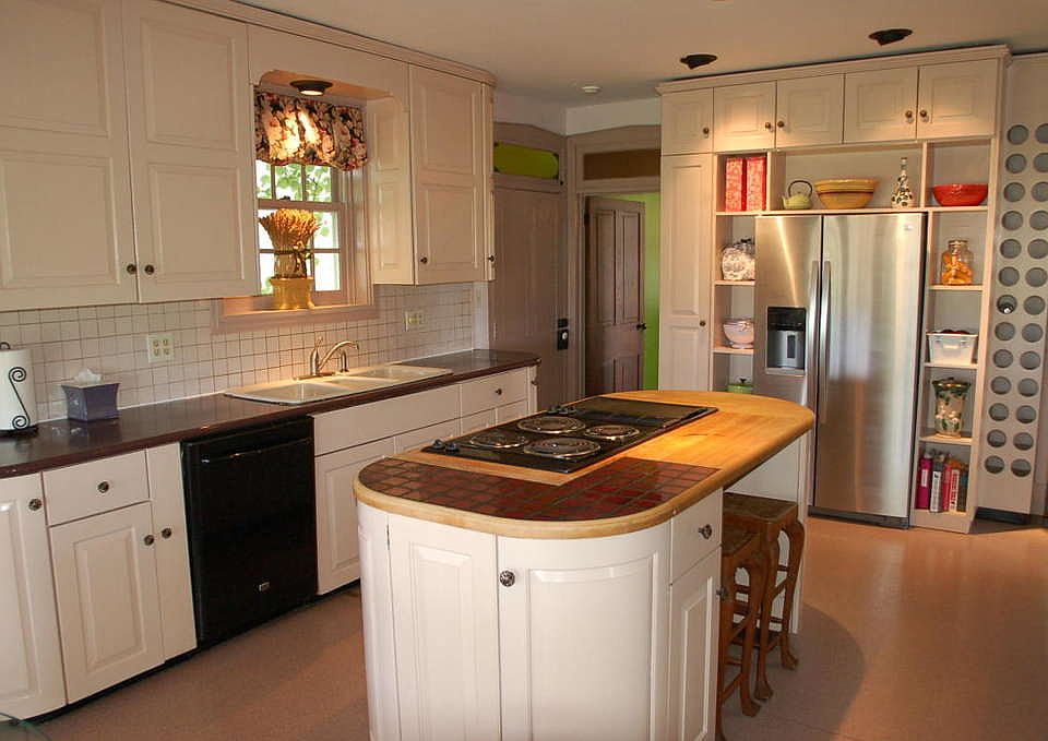 2nd image of 1015 Clay Rd