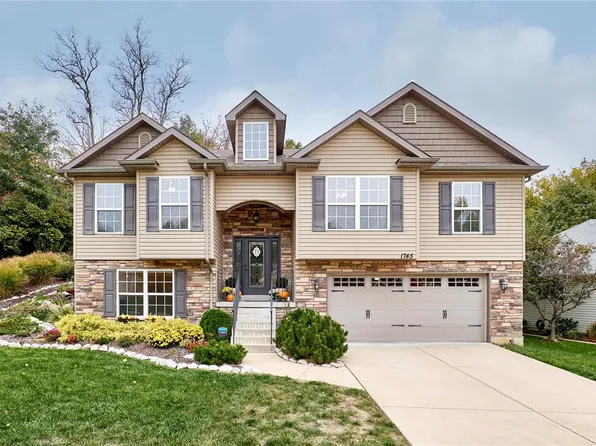 1745 Karpos St, Arnold, MO 63010