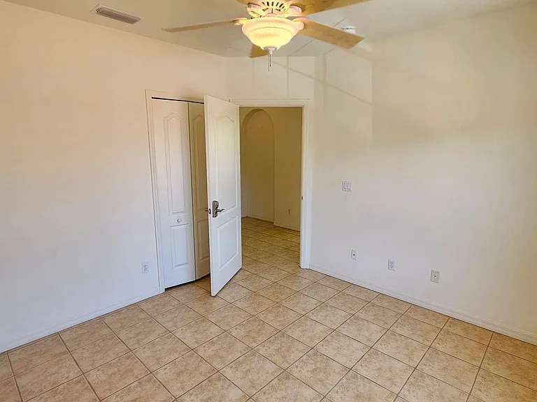 904 Casa Del Lago Way #904 — Photo 38