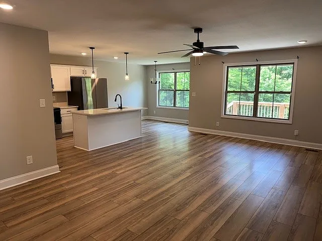 3 bed, 1176 sqft, $1,800 — Photo 4