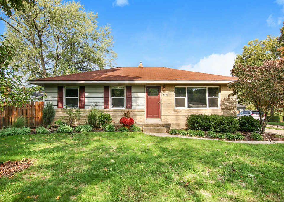 1st image of 645 Parkway Dr NE