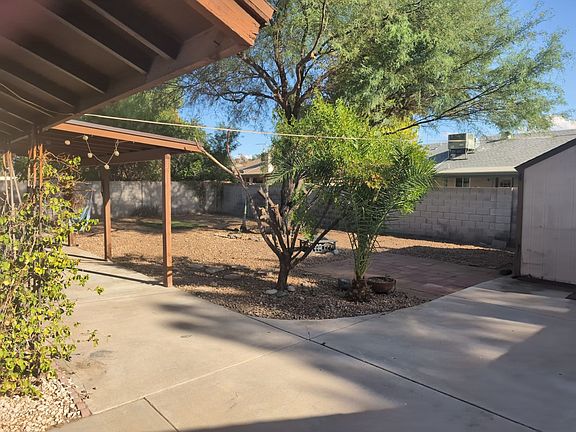 Backyard w/ covered patio