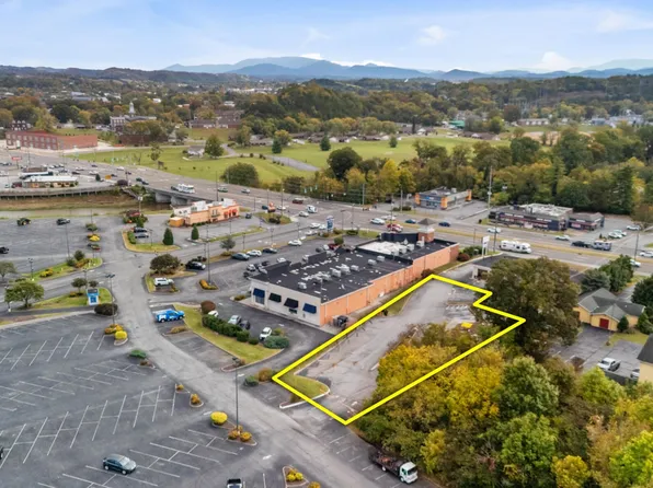 1 Chilhowee Dr, Sevierville, TN 37862
