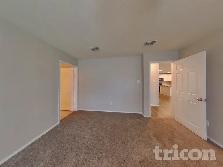 1023 Spofford Dr — Photo 13
