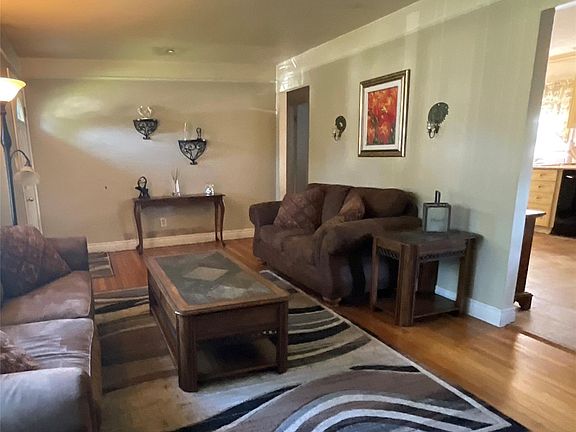 3rd image of 28 Pleasant Avenue