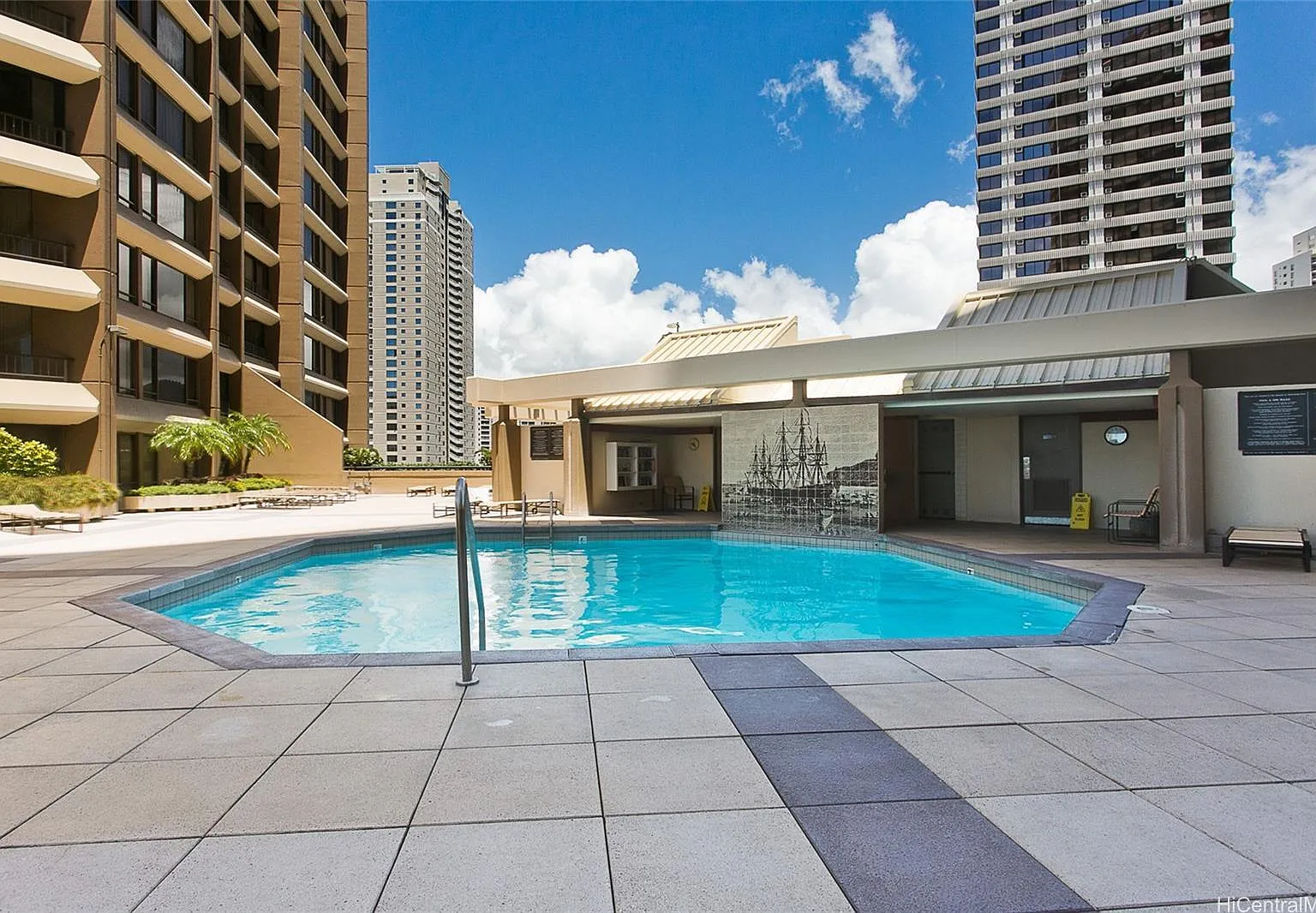 Ala Moana Blvd, Honolulu — Photo 4