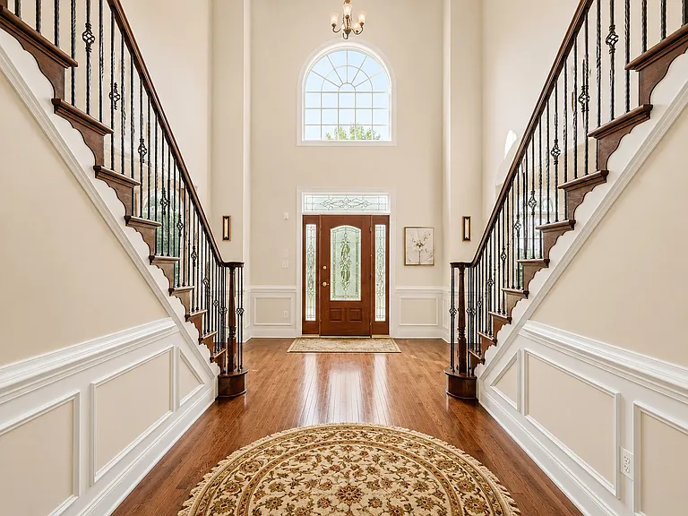 15000 Barlow Dr — Photo 2