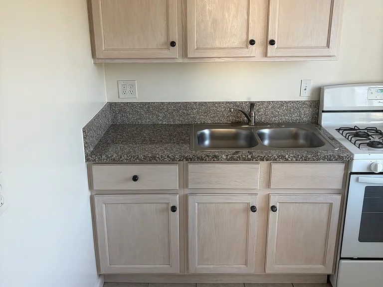 7033 Boulevard Dr #10 — Photo 10