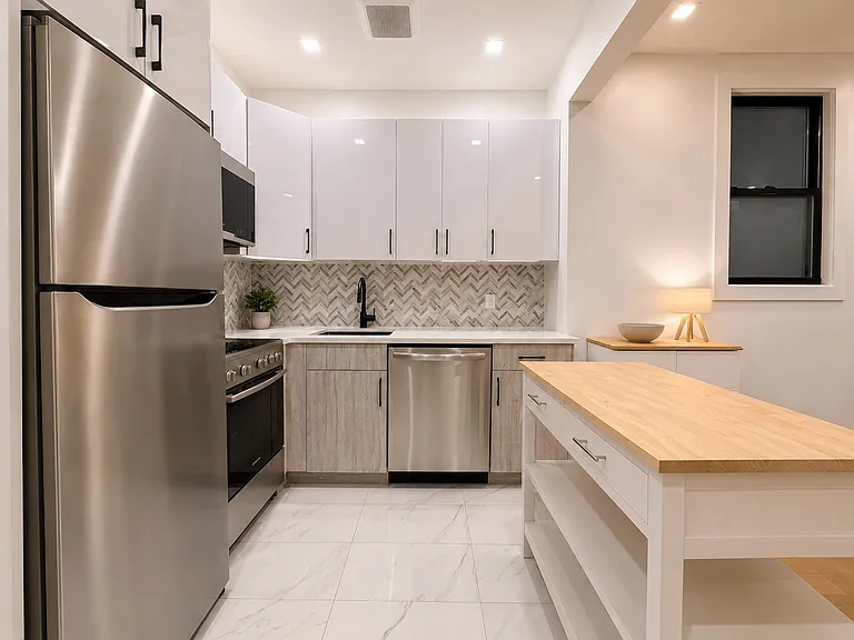 228 7th Ave #2R — Photo 4
