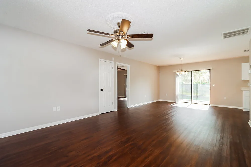 3 bed, 2.0 bath, 1459 sqft, $1,685 — Photo 4