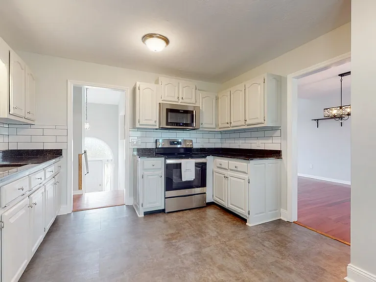 1504 Potter Dr — Photo 14