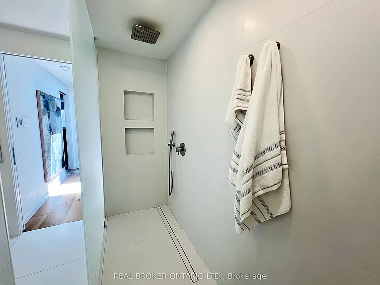 51 Castlemere Cres — Photo 16