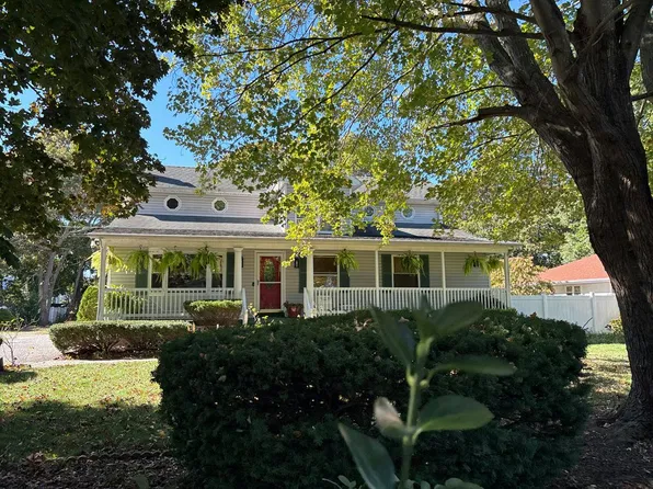 40 Floyd Rd N, Shirley, NY 11967