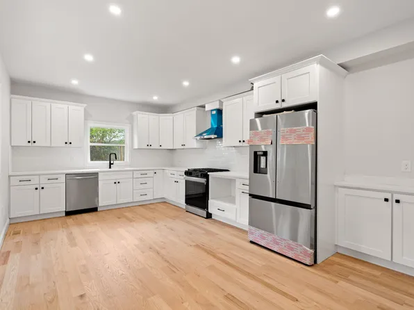 58 May St, North Andover, MA 01845