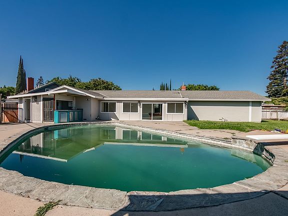 3rd image of 1725 Briarwood Dr