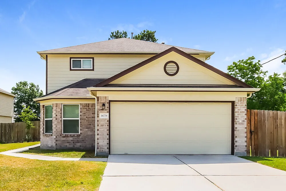 5 bed, 3.0 bath, 2119 sqft, $1,905 — Photo 1