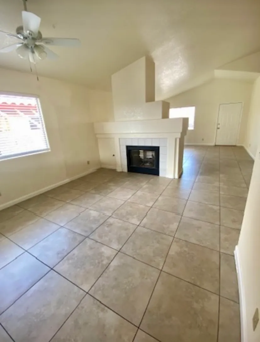 3 bed, 1494 sqft, $1,945 — Photo 2