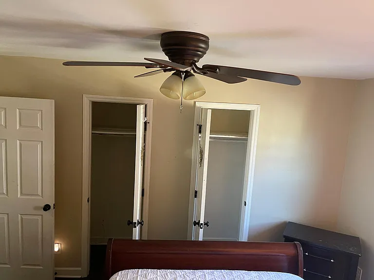 Bedroom 1 (2 closets)