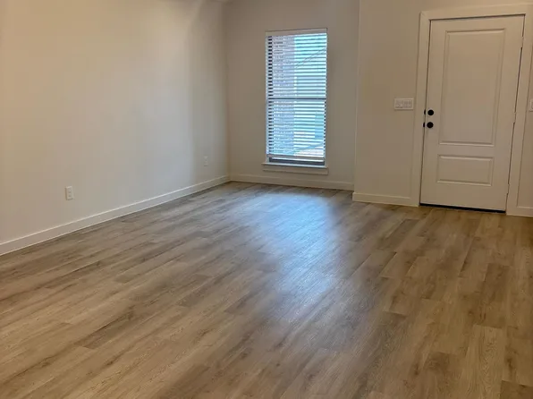 2418 Aberdeen Ave, Wolfforth, TX 79382