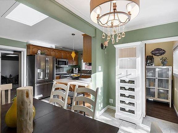 dining room/laundry