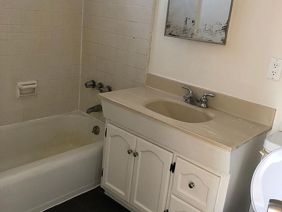 3rd image of 3518 W 112th St